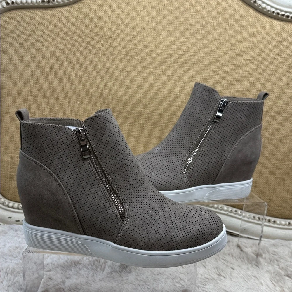 Journee Collection perforated faux